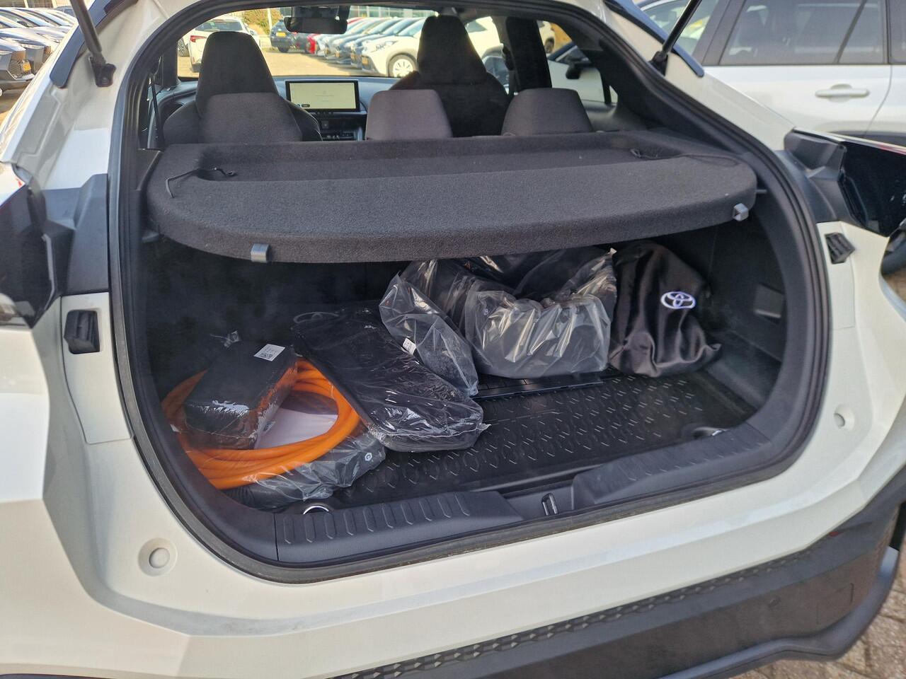 Toyota C-HR 2.0 Plug-in Hybrid 220 Dynamic