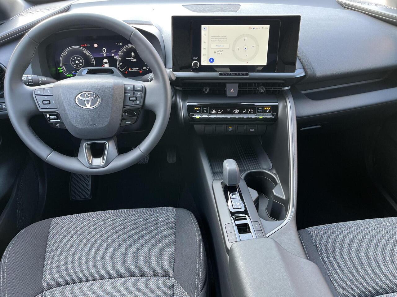 Toyota C-HR 2.0 Plug-in Hybrid 220 Dynamic | Shimmering silver metallic | Nieuw uit voorraad leverbaar |