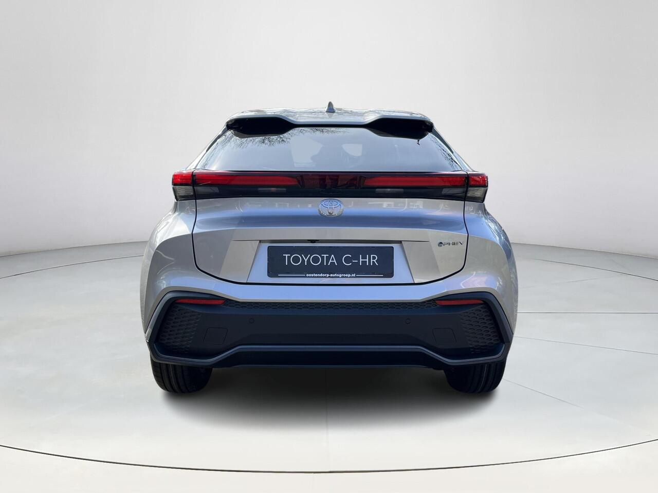 Toyota C-HR 2.0 Plug-in Hybrid 220 Dynamic | Shimmering silver metallic | Nieuw uit voorraad leverbaar |