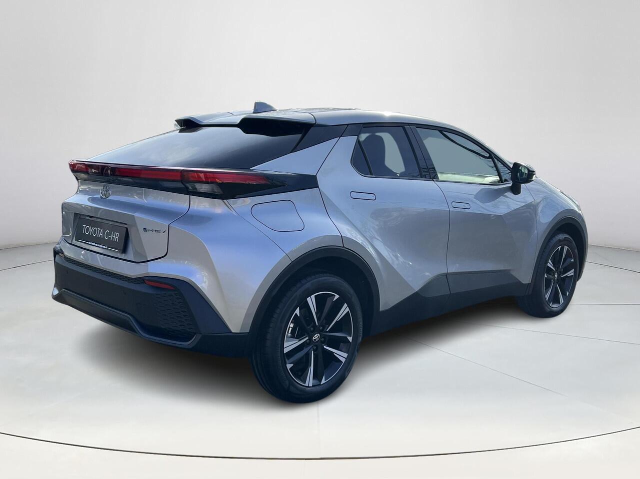 Toyota C-HR 2.0 Plug-in Hybrid 220 Dynamic | Shimmering silver metallic | Nieuw uit voorraad leverbaar |