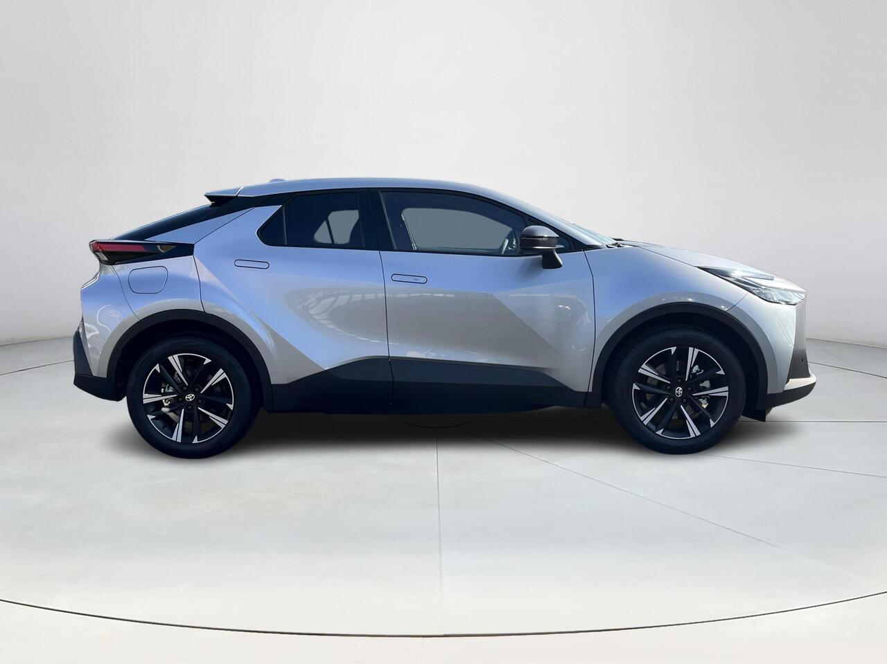 Toyota C-HR 2.0 Plug-in Hybrid 220 Dynamic | Shimmering silver metallic | Nieuw uit voorraad leverbaar |