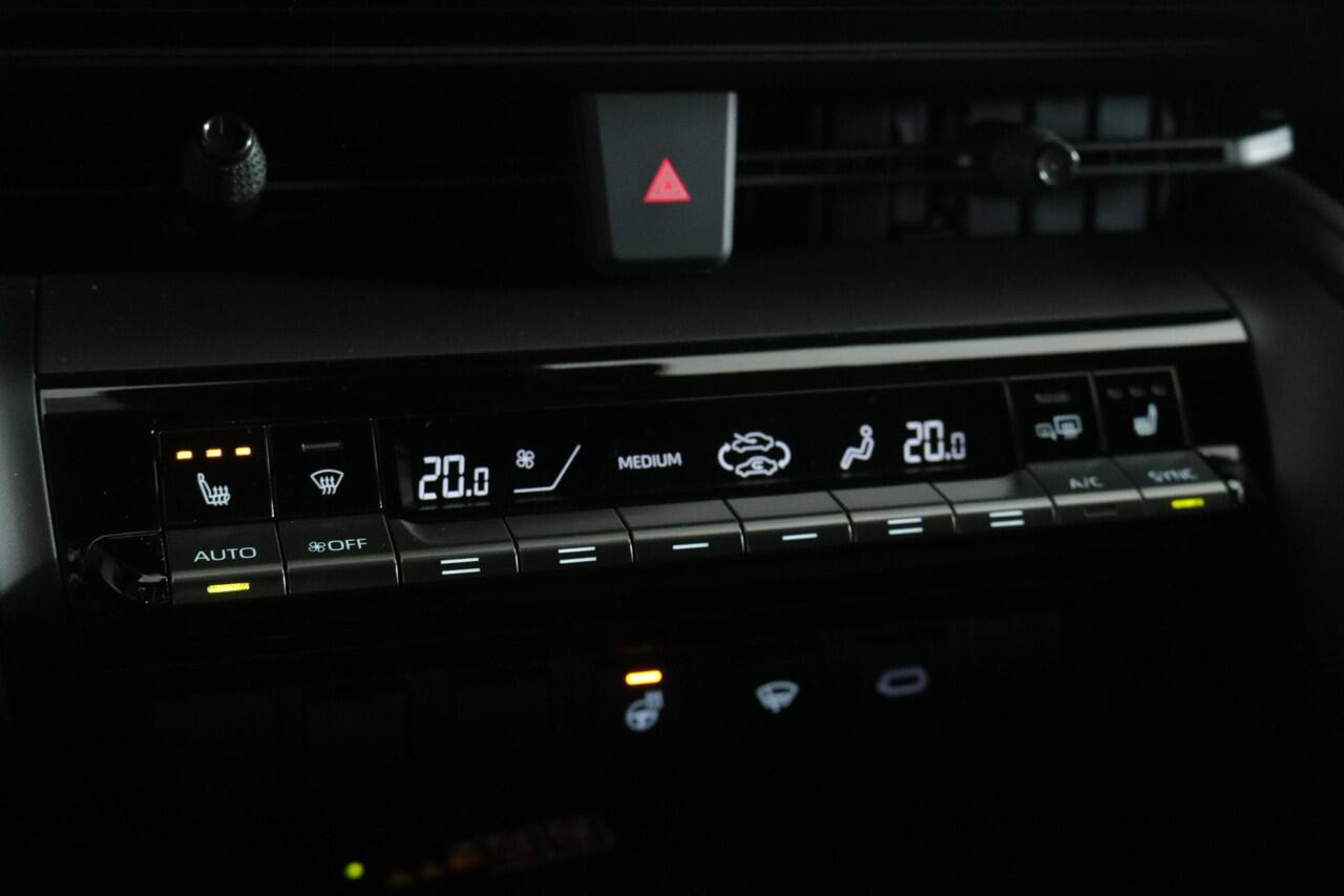 Toyota C-HR 2.0 Plug-in Hybrid 220 Dynamic Limit, Groot scherm