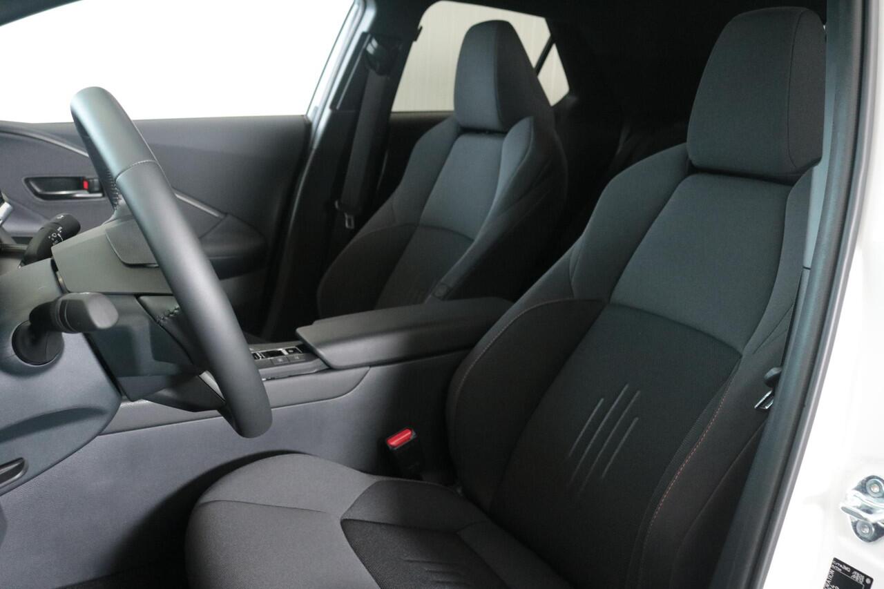 Toyota C-HR 2.0 Plug-in Hybrid 220 Dynamic Limit, Groot scherm