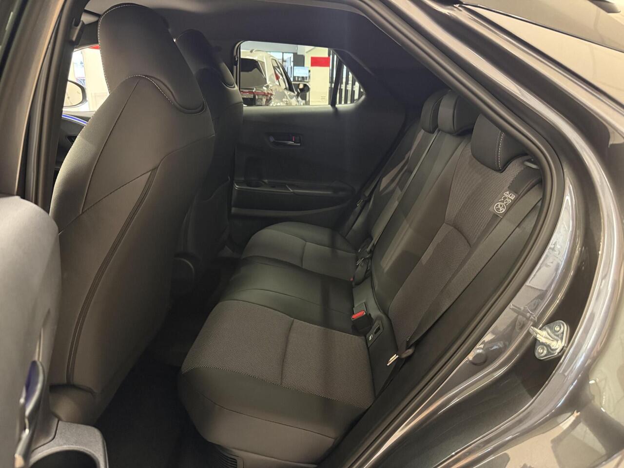 Toyota C-HR 2.0 Plug-in Hybrid 220 Executive **NIEUWE AUTO**