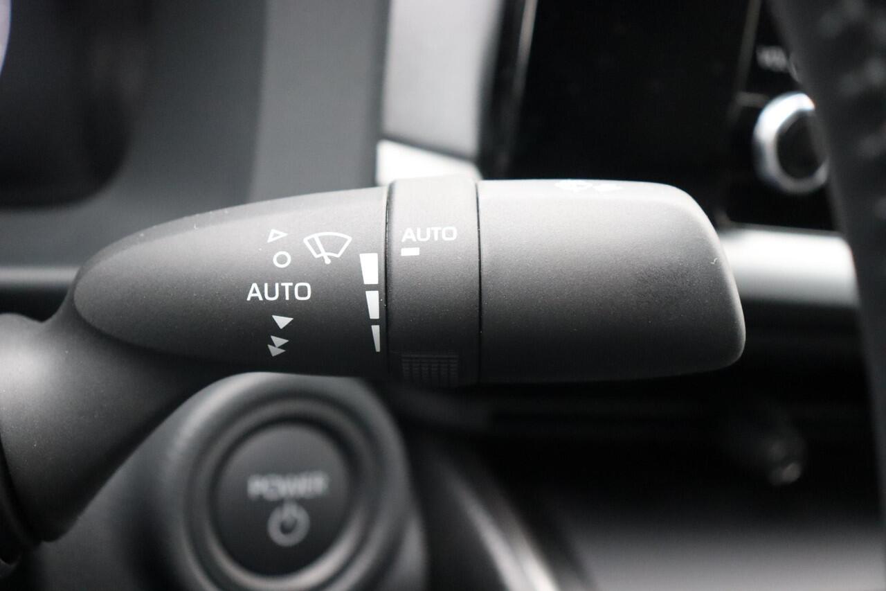 Toyota C-HR 2.0 Plug-in Hybrid 220 Dynamic , Nieuw en direct leverbaar met ¤2.000 inruilvoordeel