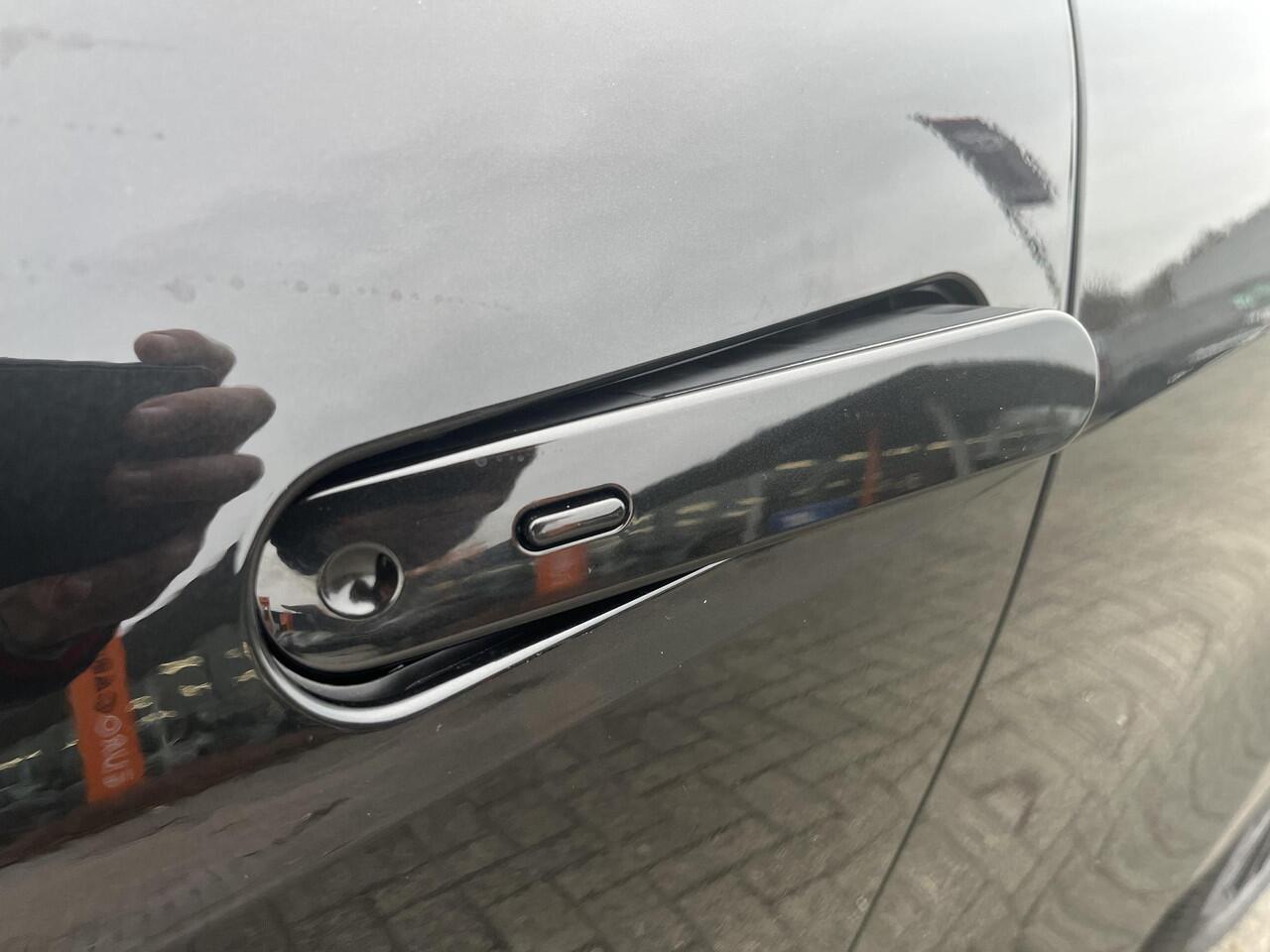 Toyota C-HR 2.0 Plug-in Hybrid 220 Black Edition | ¤ 2.000 extra inruilwaarde |