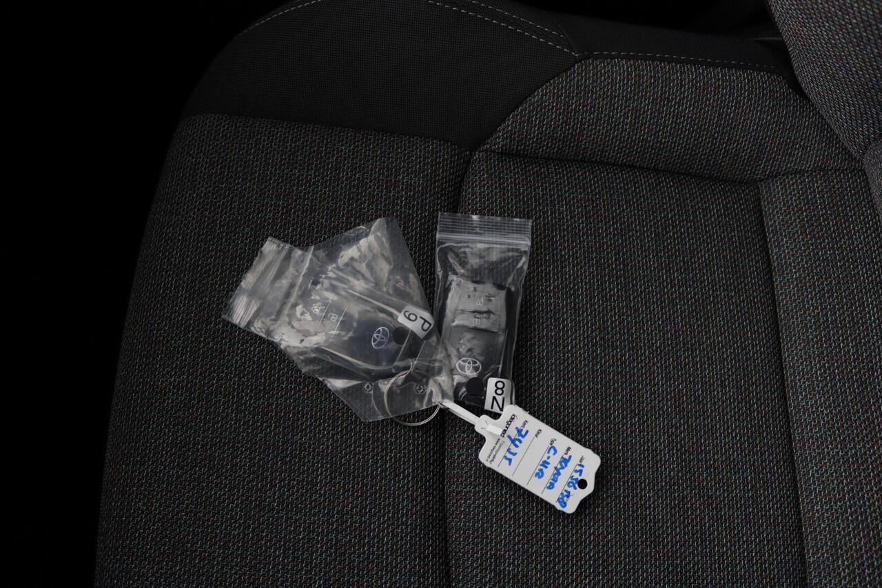 Toyota C-HR 1.8 Hybrid 140 Dynamic | Nieuw uit voorraad leverbaar! |