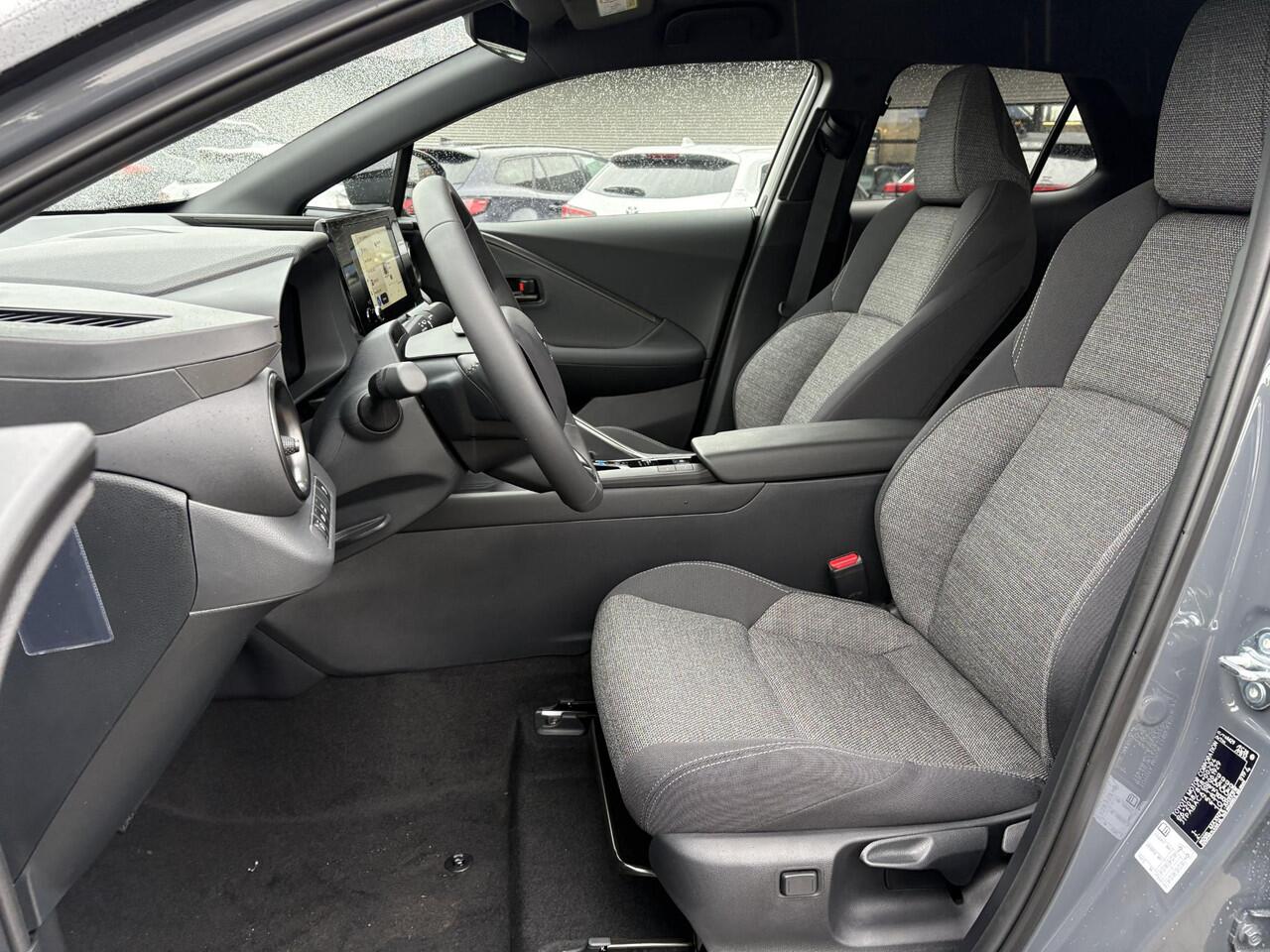 Toyota C-HR 2.0 Plug-in Hybrid 220 Dynamic **STORM GREY/ NIEUWE AUTO/ DIRECT LEVERBAAR**