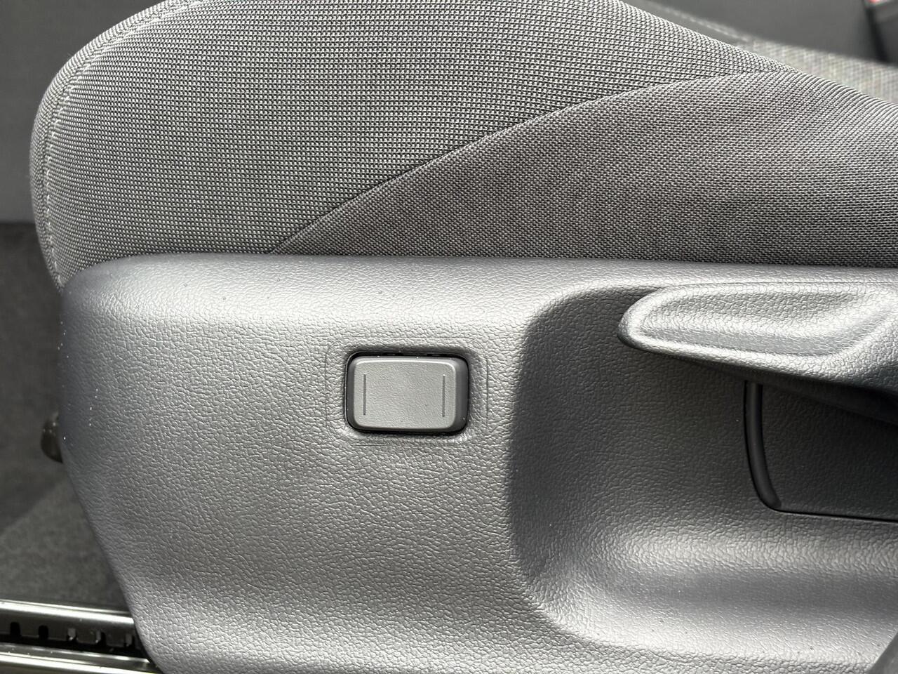 Toyota C-HR 2.0 Plug-in Hybrid 220 Dynamic **STORM GREY/ NIEUWE AUTO/ DIRECT LEVERBAAR**