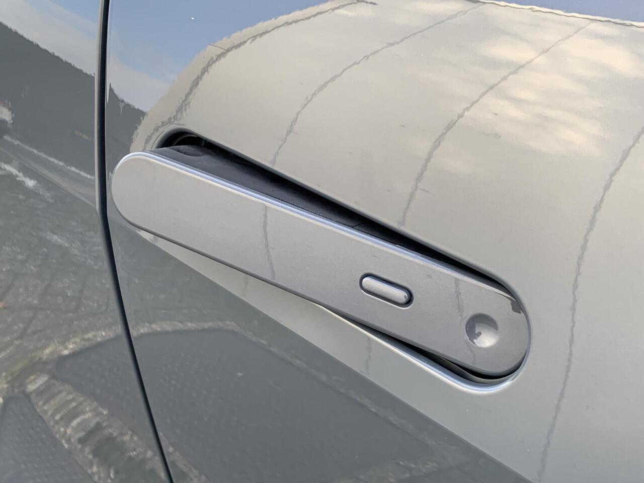 Toyota C-HR 2.0 Plug-in Hybrid 220 GR SPORT