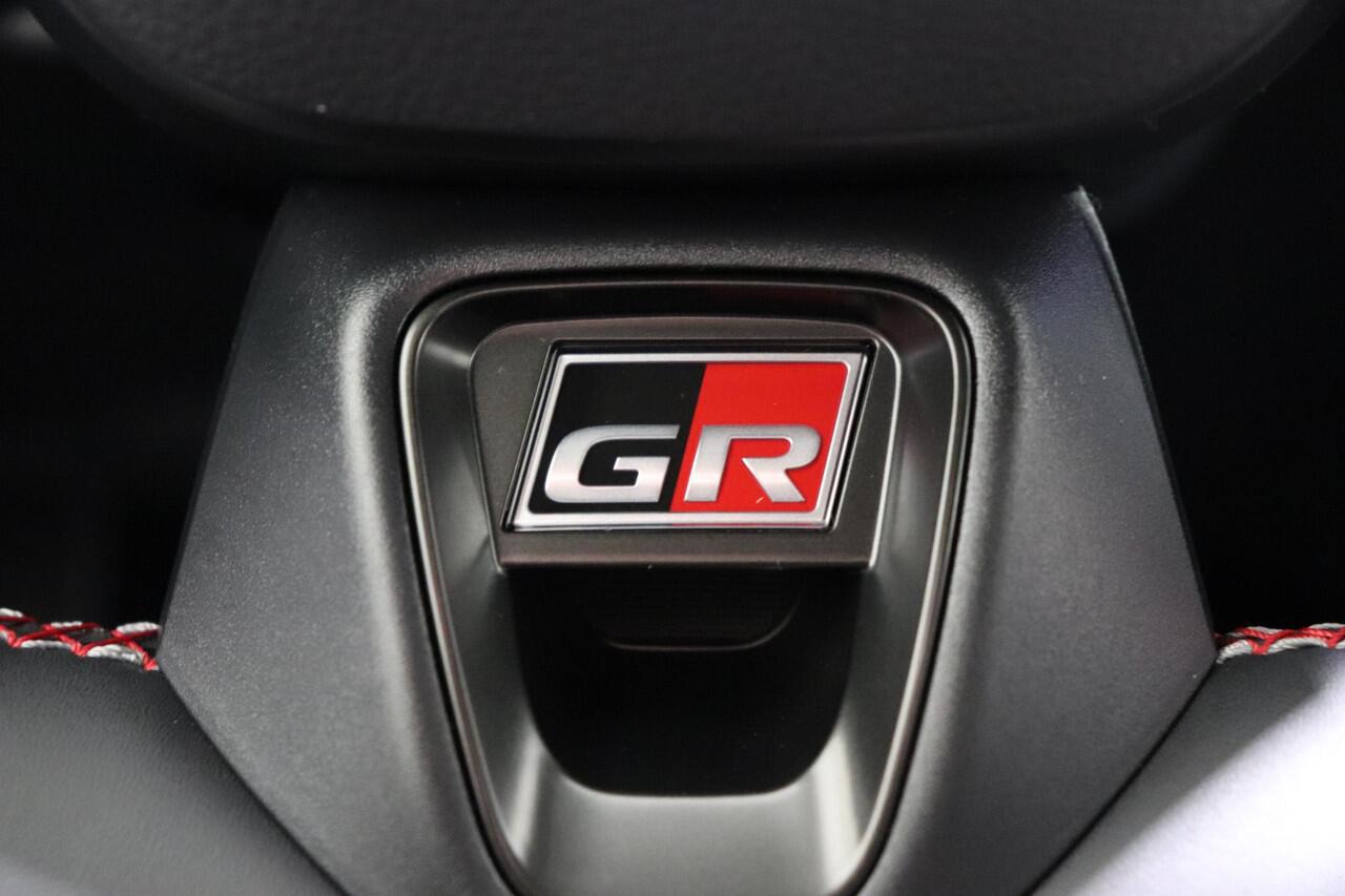 Toyota C-HR 2.0 Plug-in Hybrid 220 GR SPORT, Premium Pack, 2.000,- Inruilpremie, BSM, 360 Camera, JBL, Stuur & Stoel & Voorruit Verwarming, Pano!