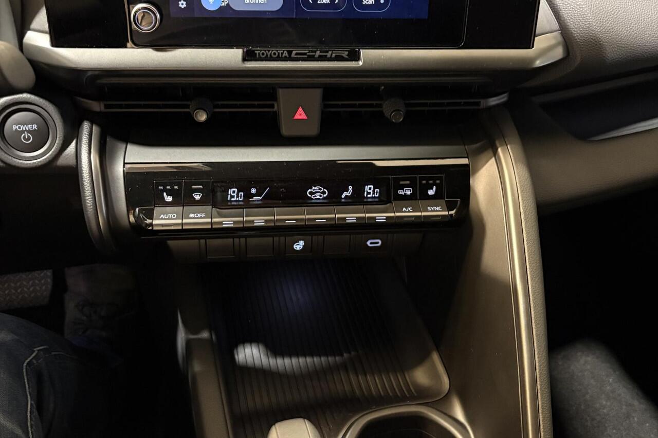 Toyota C-HR 2.0 Plug-in Hybrid 220 Dynamic, 2.000,- Inruilpremie, Bi-Tone, Apple Carplay / Android Auto, RCTA, BSM, Sensoren!