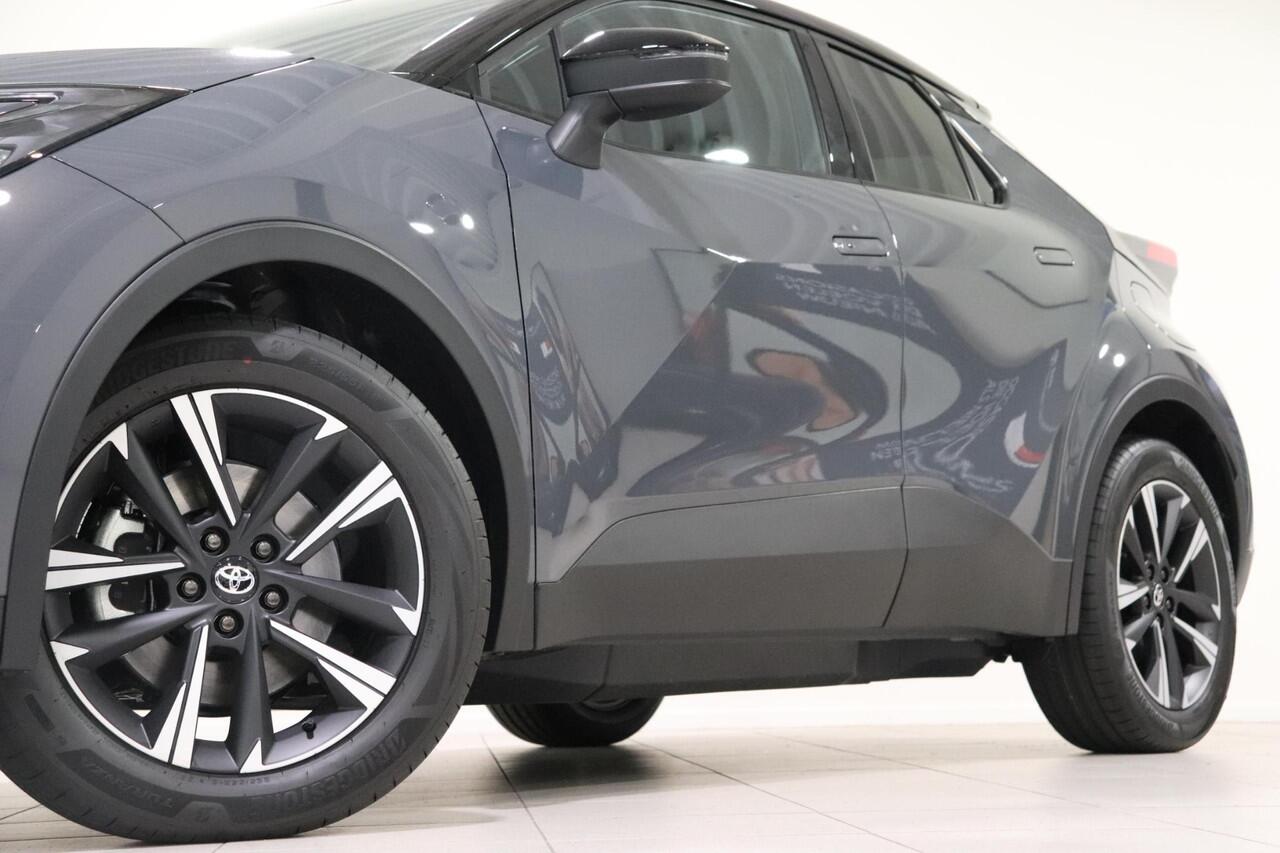 Toyota C-HR 2.0 Plug-in Hybrid 220 Dynamic, 2.000,- Inruilpremie, Bi-Tone, Apple Carplay / Android Auto, RCTA, BSM, Sensoren!