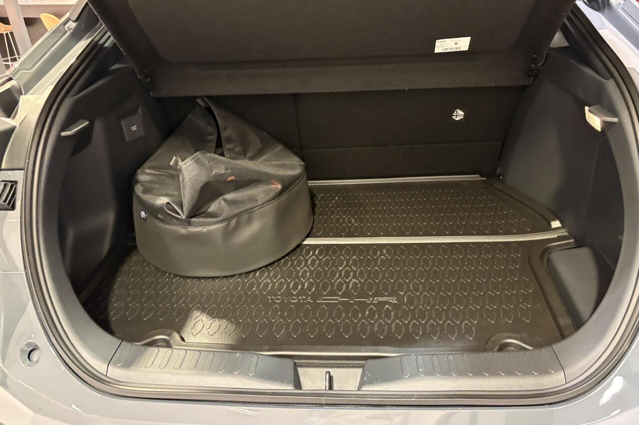 Toyota C-HR 2.0 Plug-in Hybrid 220 Dynamic, 2.000,- Inruilpremie, Bi-Tone, Apple Carplay / Android Auto, RCTA, BSM, Sensoren!