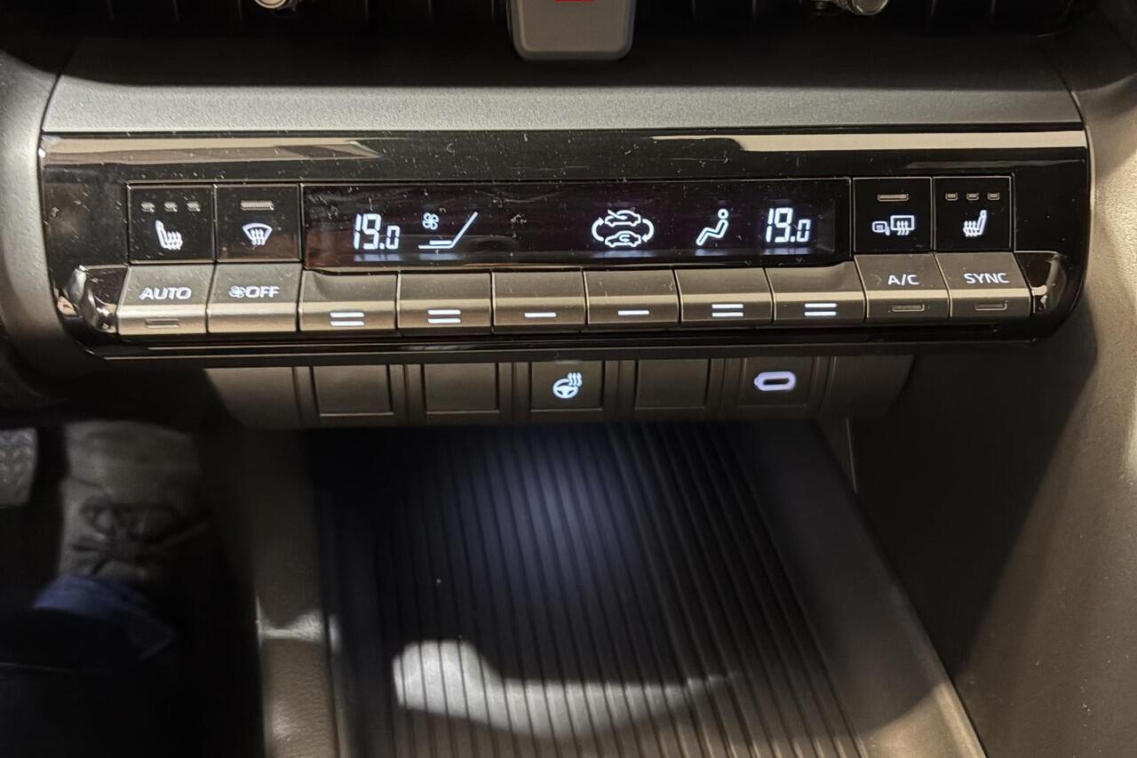 Toyota C-HR 2.0 Plug-in Hybrid 220 Dynamic, 2.000,- Inruilpremie, Bi-Tone, Apple Carplay / Android Auto, RCTA, BSM, Sensoren!