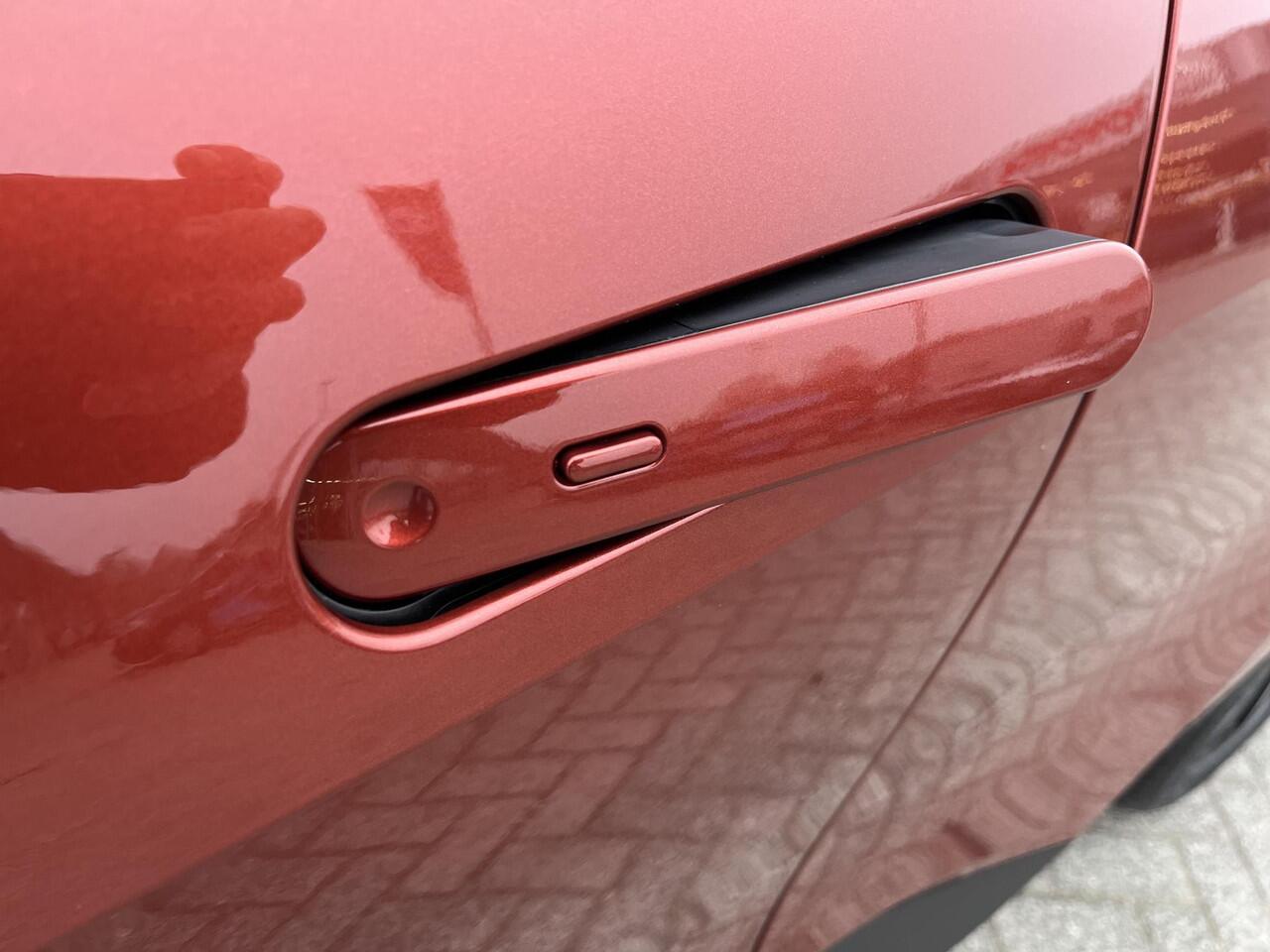 Toyota C-HR 2.0 Plug-in Hybrid 220 Executive | ¤ 2.000 extra inruilwaarde |