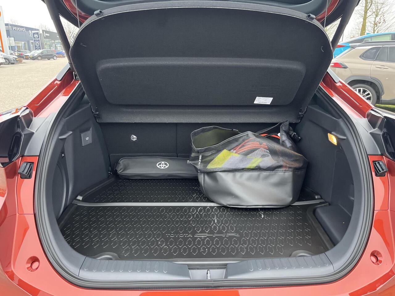 Toyota C-HR 2.0 Plug-in Hybrid 220 Executive | ¤ 2.000 extra inruilwaarde |