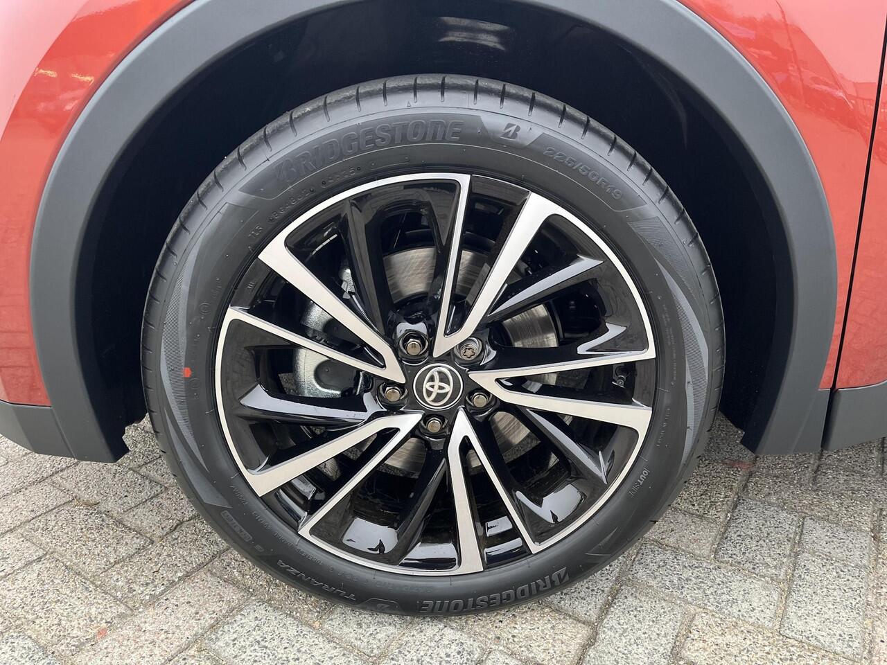 Toyota C-HR 2.0 Plug-in Hybrid 220 Executive | ¤ 2.000 extra inruilwaarde |