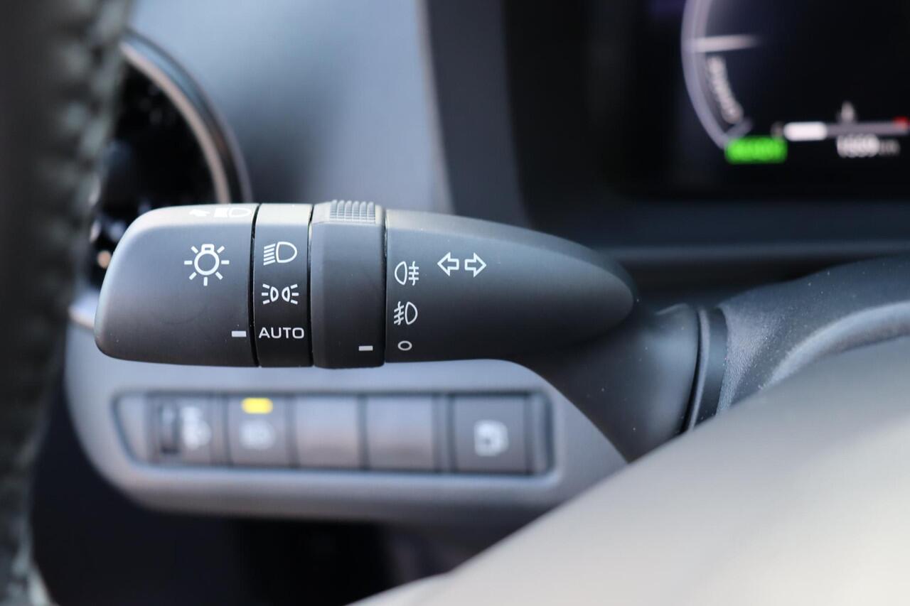 Toyota C-HR 1.8 Hybrid 140 Dynamic Dodehoekdetectie, Parkeersensoren Voor & Achter, Adaptief Cruise & Climate Control, Apple Carplay / Android Auto, Nieuw en direct leverbaar!