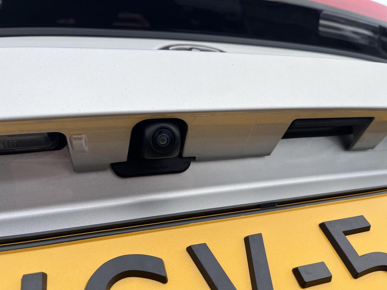 Toyota C-HR 2.0 Plug-in Hybrid 220 Executive | Navigatie | Apple CarPlay/Android auto | Achteruitrijcamera | Head-Up display | Elektrische achterklep