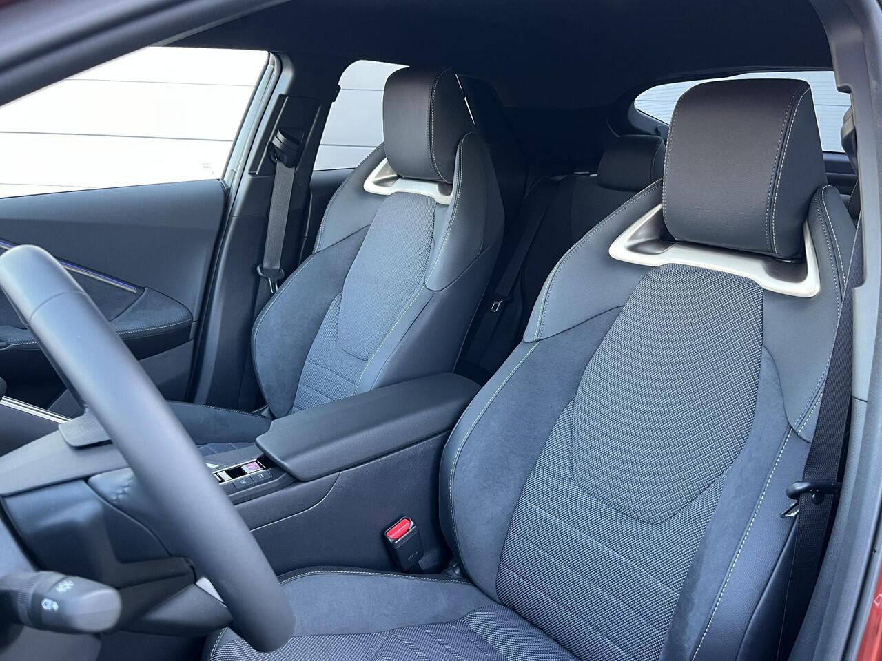 Toyota C-HR 2.0 Plug-in Hybrid 220 Executive