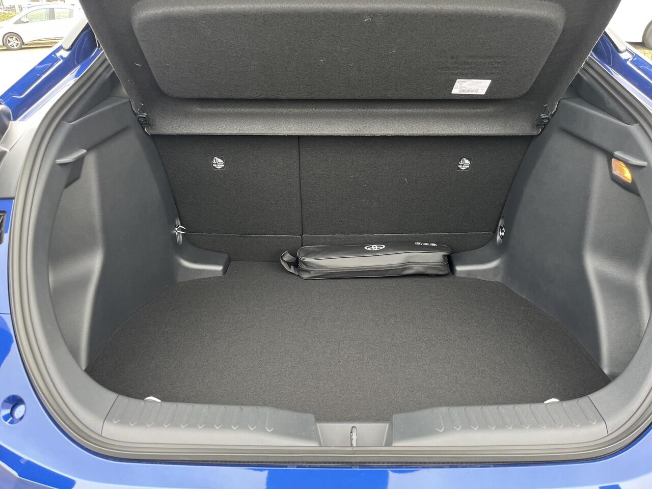 Toyota C-HR 1.8 Hybrid 140 Dynamic | Uit voorraad leverbaar | ¤ 2.000 extra inruilwaarde |