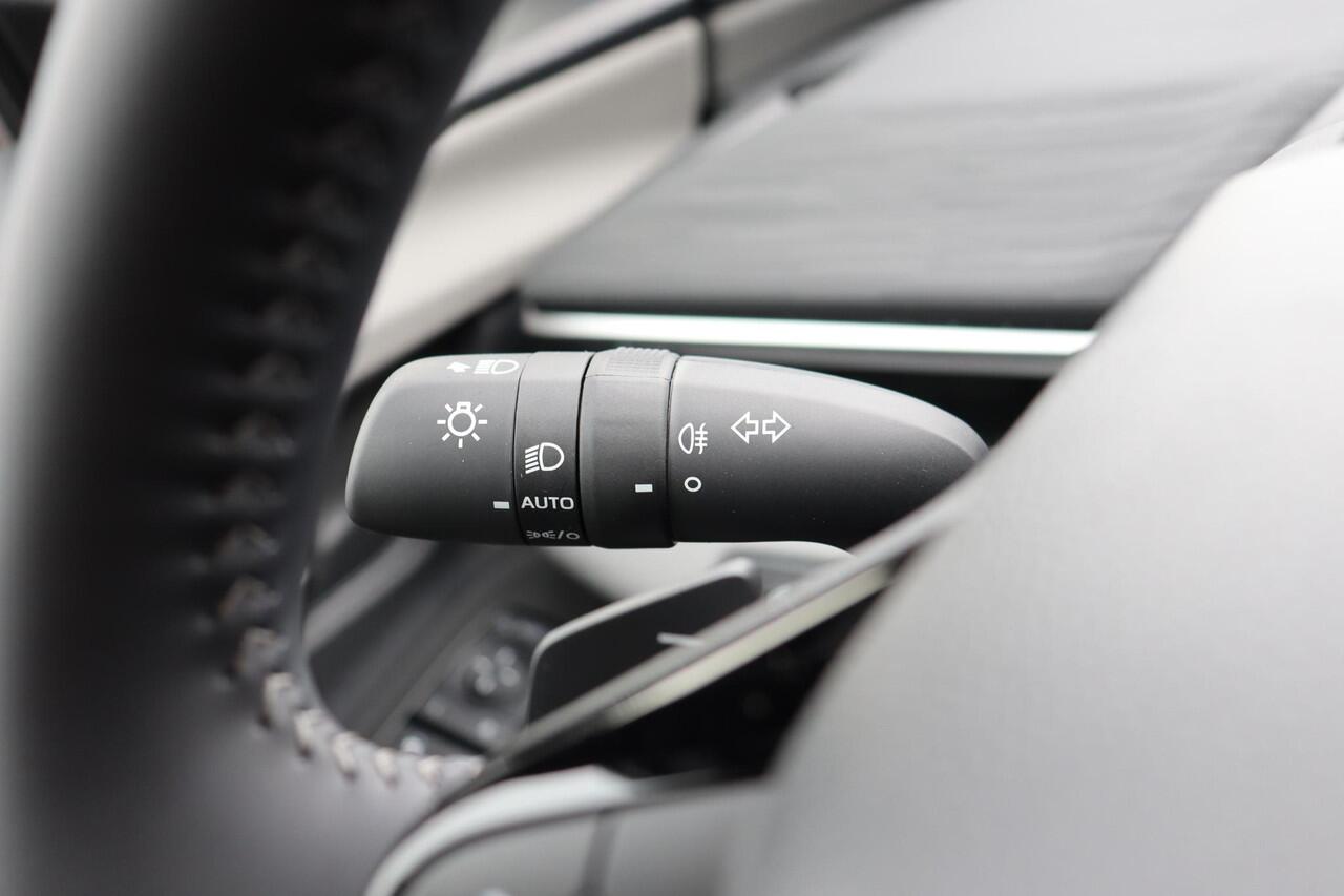 Toyota C-HR Executive AWD 77 kWh, Pano, JBL, 360 Camera, Apple Carplay / Android Auto.