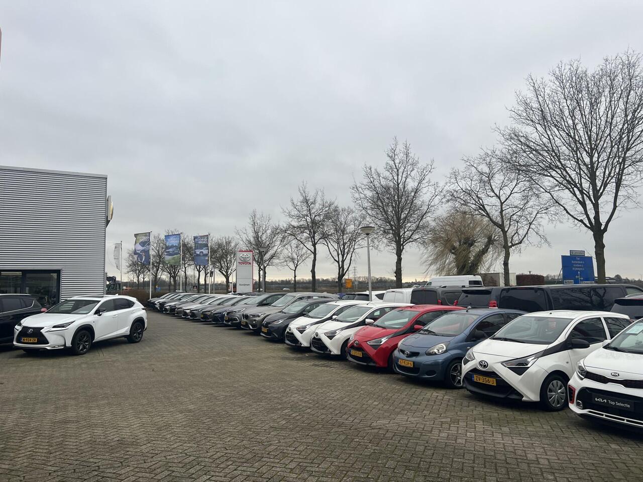 Toyota C-HR Dynamic Limited Edition 57.7 kWh ACTIE! SNEL RIJDEN! Nu ¤2.000,- voordeel! Nu extra scherp geprijsd! 0344-611400