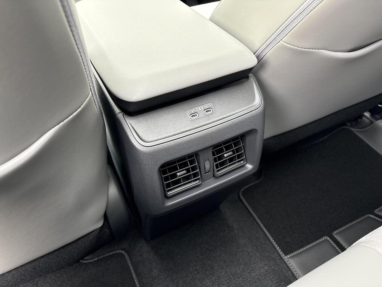 Toyota C-HR Executive AWD 77 kWh **MINERAL METALIC/ NIEUWE AUTO/ DIRECT LEVERBAAR**