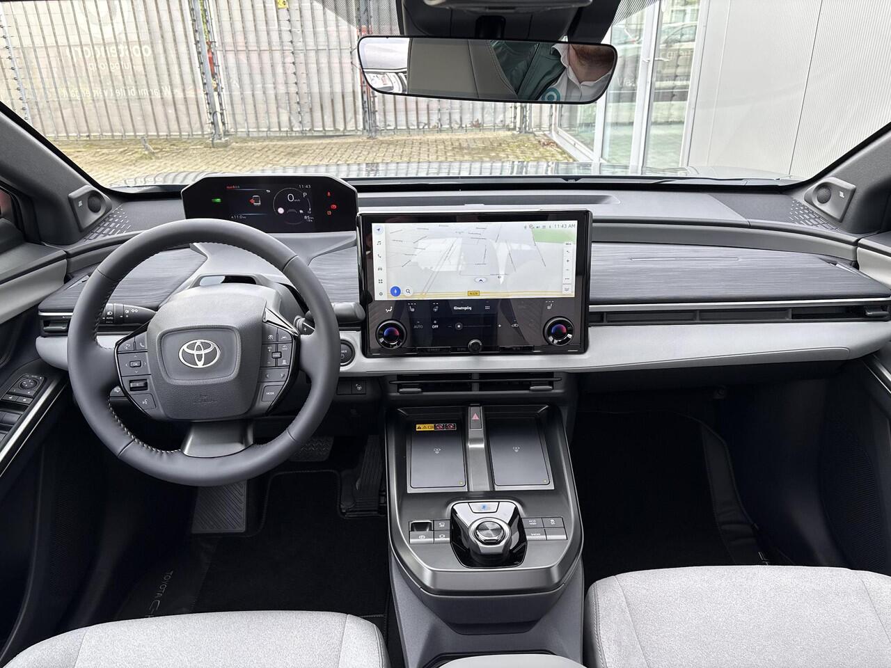 Toyota C-HR Executive AWD 77 kWh **MINERAL METALIC/ NIEUWE AUTO/ DIRECT LEVERBAAR**