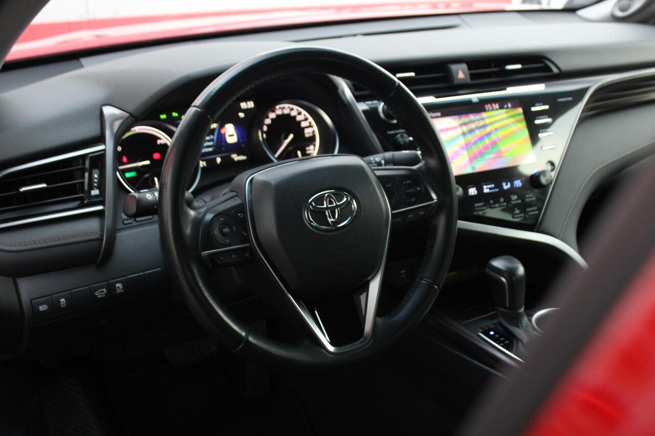 Toyota CAMRY 2.5 Hybrid Premium Automaat Navigatie, Elektrische Stoelverstelling, Parkeersensoren Voor en Achter, JBL Geluidsinstallatie
