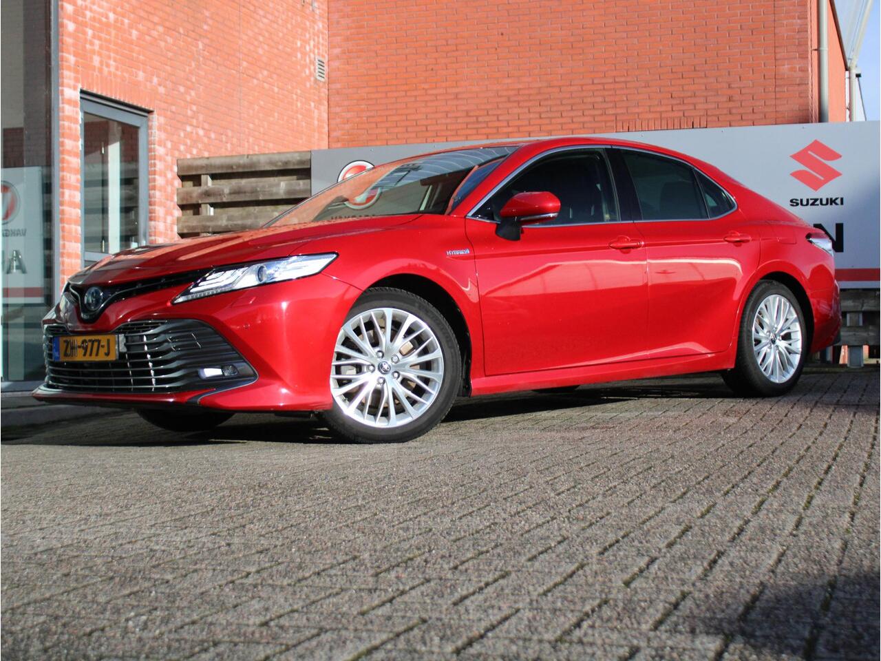 Toyota CAMRY 2.5 Hybrid Premium Automaat Navigatie, Elektrische Stoelverstelling, Parkeersensoren Voor en Achter, JBL Geluidsinstallatie