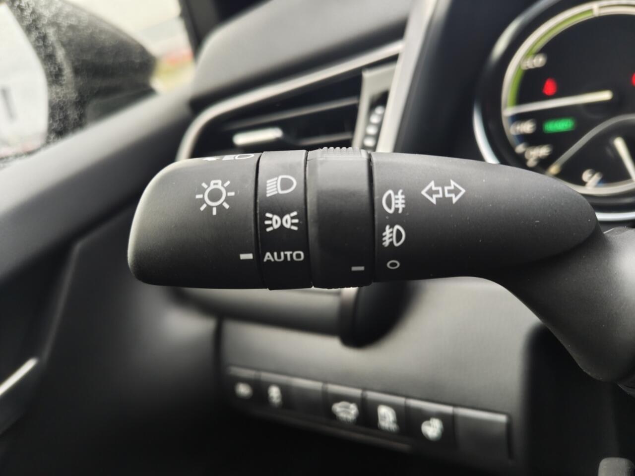 Toyota CAMRY 2.5 Hybrid Executive | Leder | Sensoren v/a | Navi | Stoelverwar