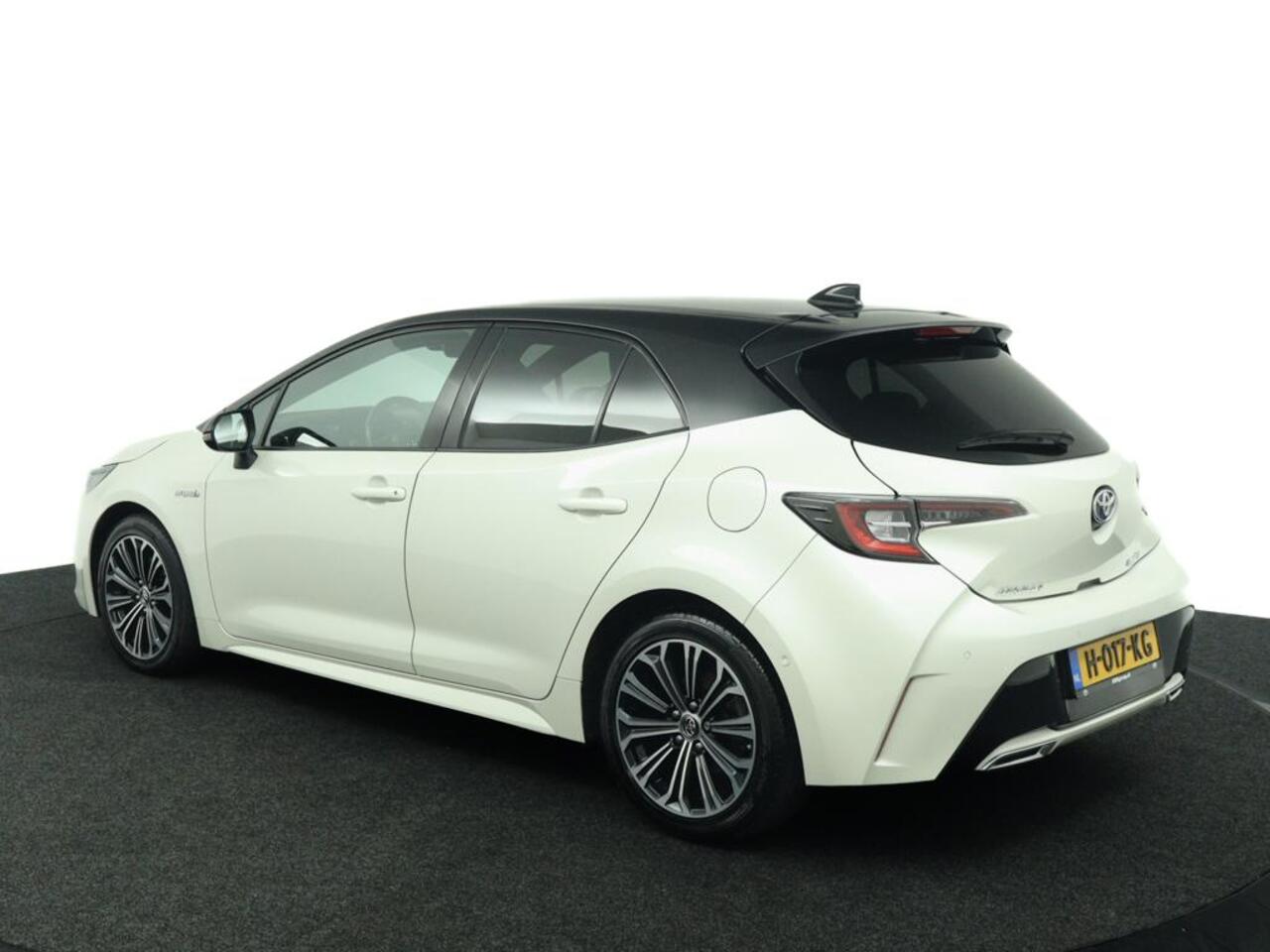 Toyota COROLLA 2.0 Hybrid Style | Parkeersensoren Rondom | Navigatie | Stoelverwarming | Draadloos Telefoonlader |