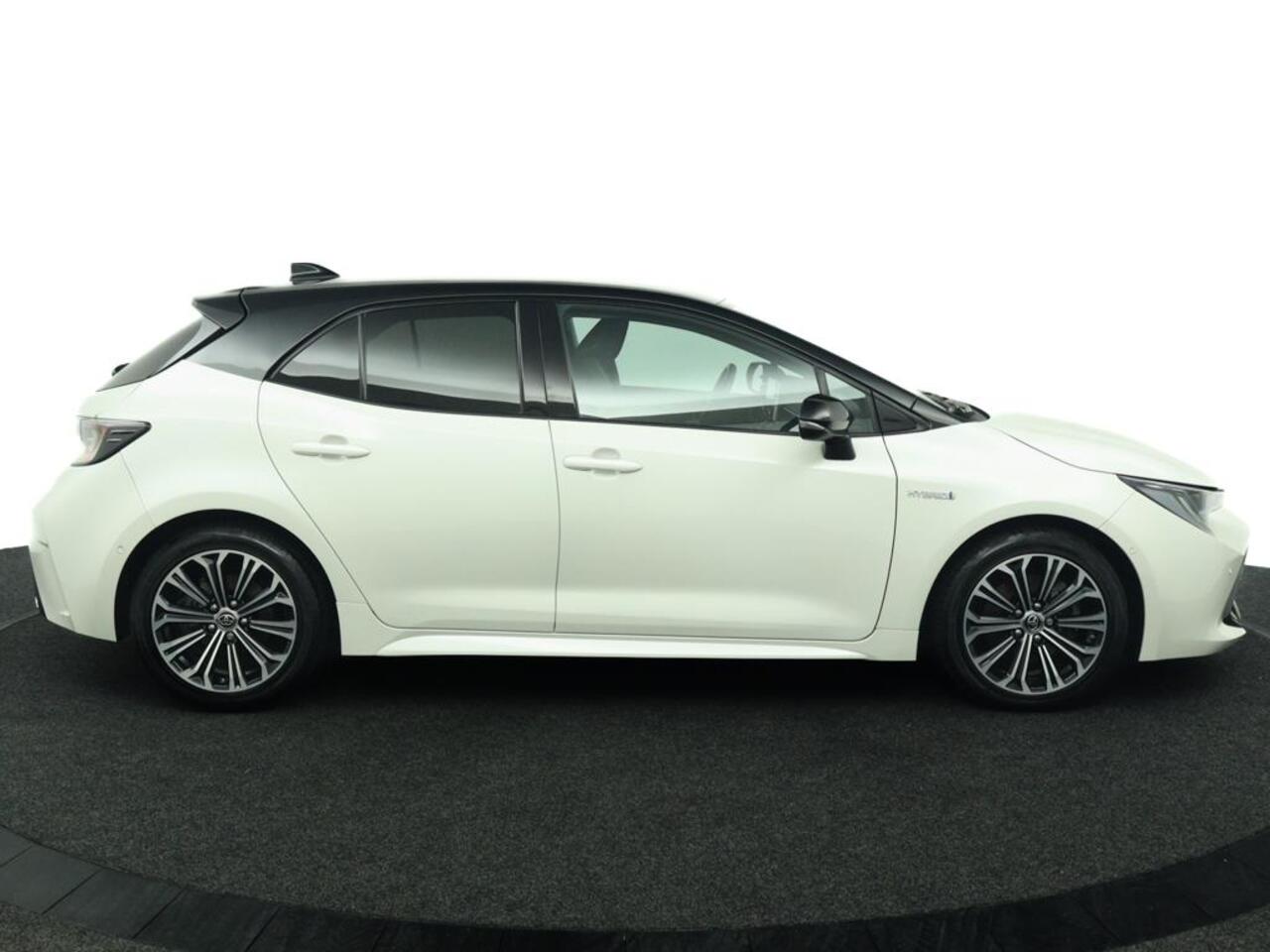 Toyota COROLLA 2.0 Hybrid Style | Parkeersensoren Rondom | Navigatie | Stoelverwarming | Draadloos Telefoonlader |