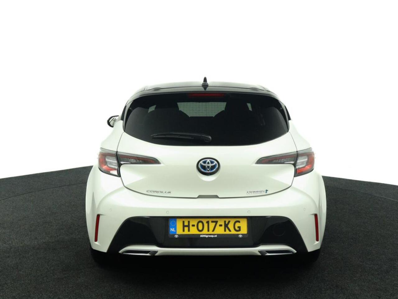 Toyota COROLLA 2.0 Hybrid Style | Parkeersensoren Rondom | Navigatie | Stoelverwarming | Draadloos Telefoonlader |