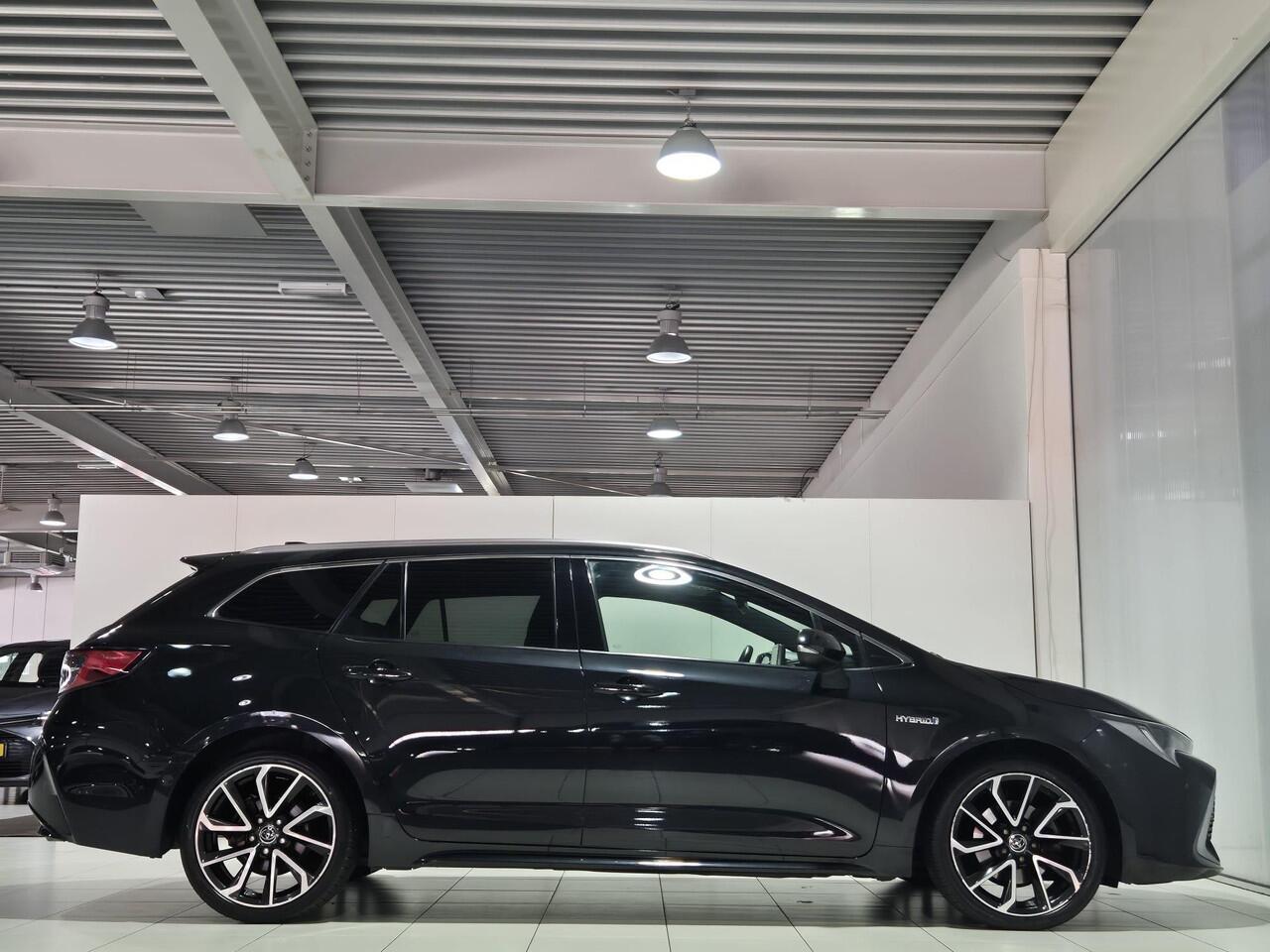 Toyota COROLLA Touring Sports 2.0 Hybrid Executive | Lichtmetalen velgen | Luxe bekleding | Dealer onderhouden |
