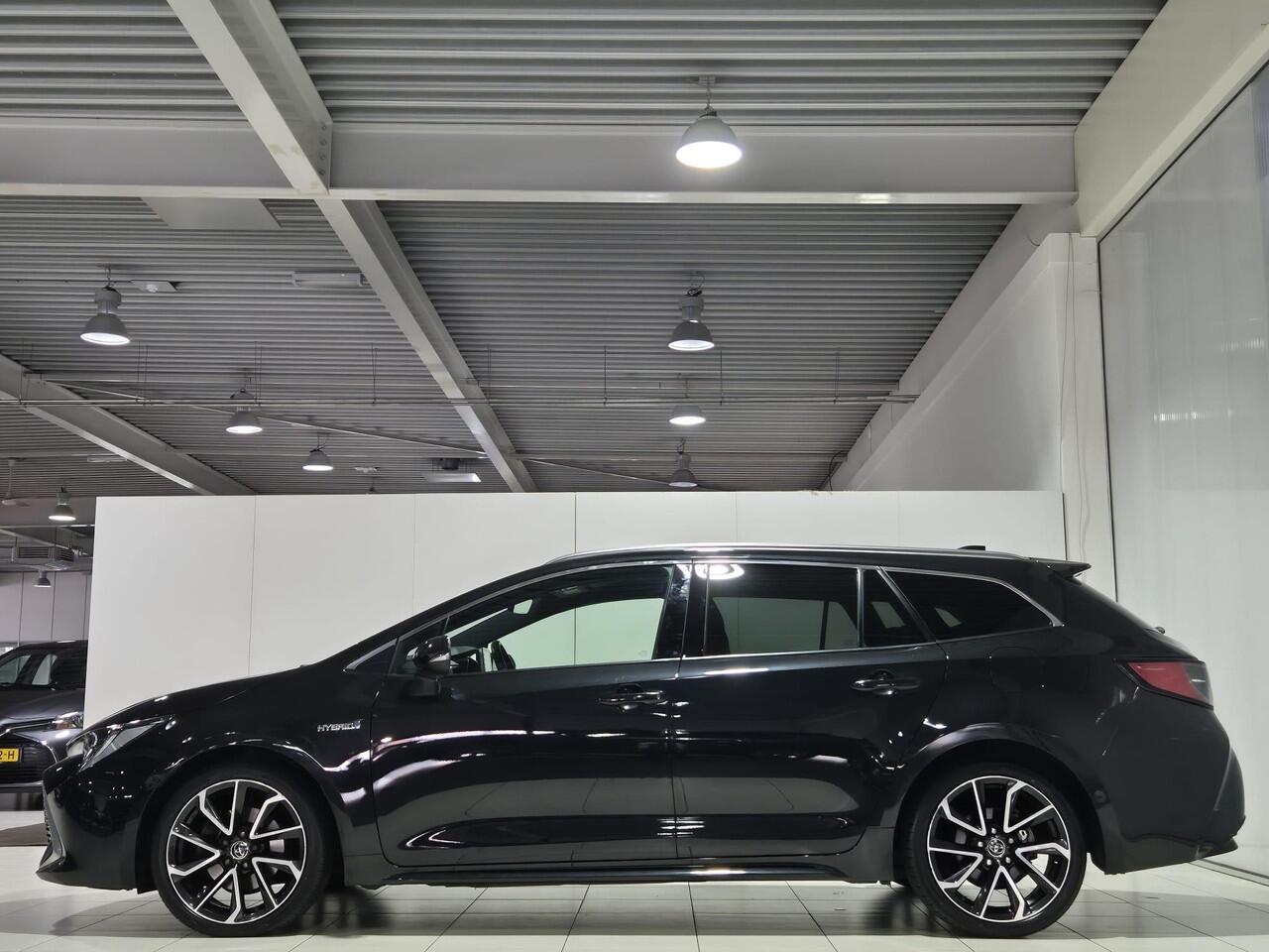 Toyota COROLLA Touring Sports 2.0 Hybrid Executive | Lichtmetalen velgen | Luxe bekleding | Dealer onderhouden |