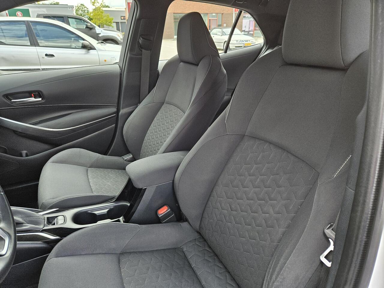 Toyota COROLLA 1.8 Hybrid First Edition Hatchback | Full Map Navigatie | Achteruitrijcamera | Garantie t/m 06-2029 of 200.000km