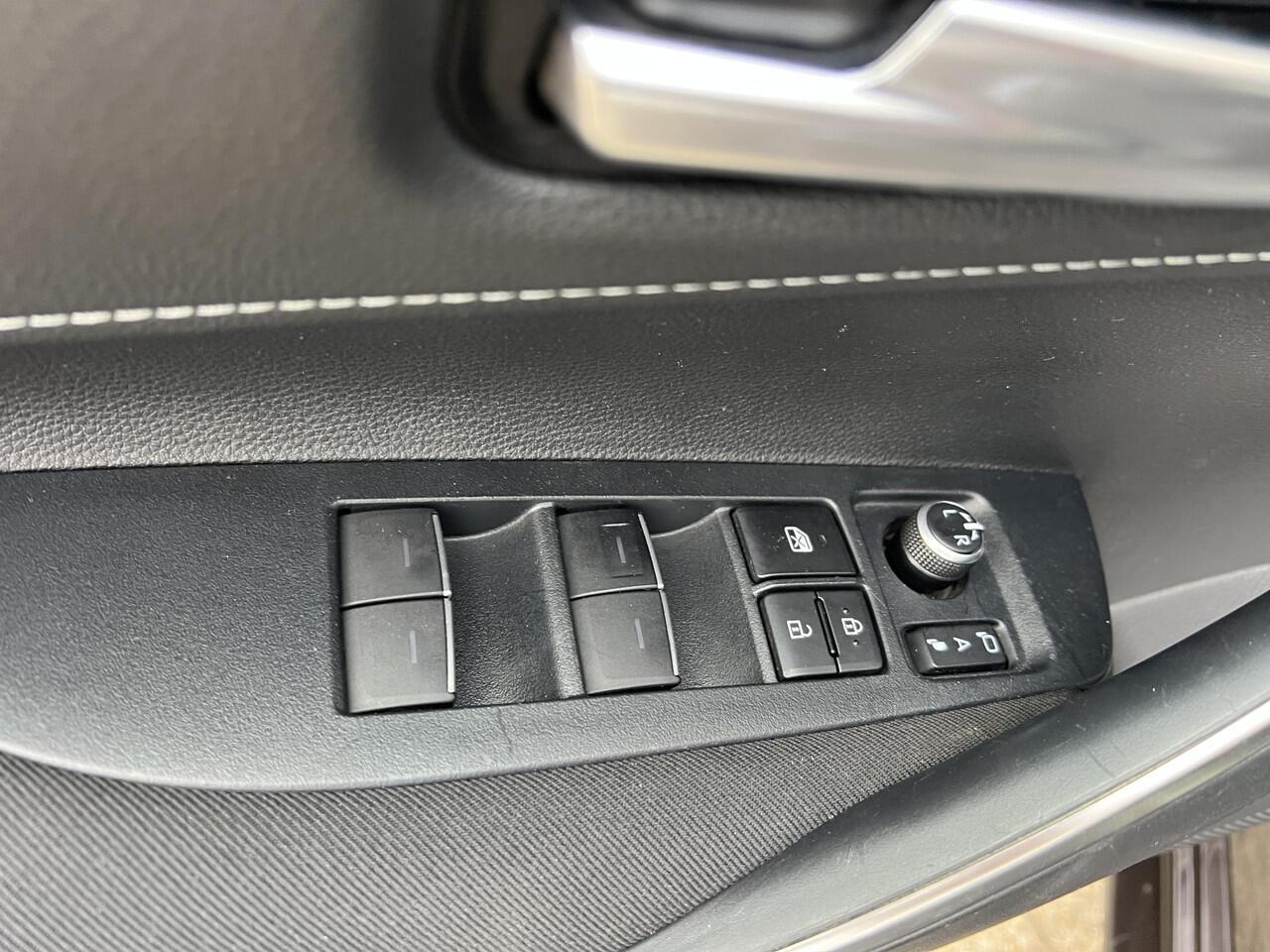 Toyota COROLLA Touring Sports 1.8 Hybrid Trekhaak Business Camera