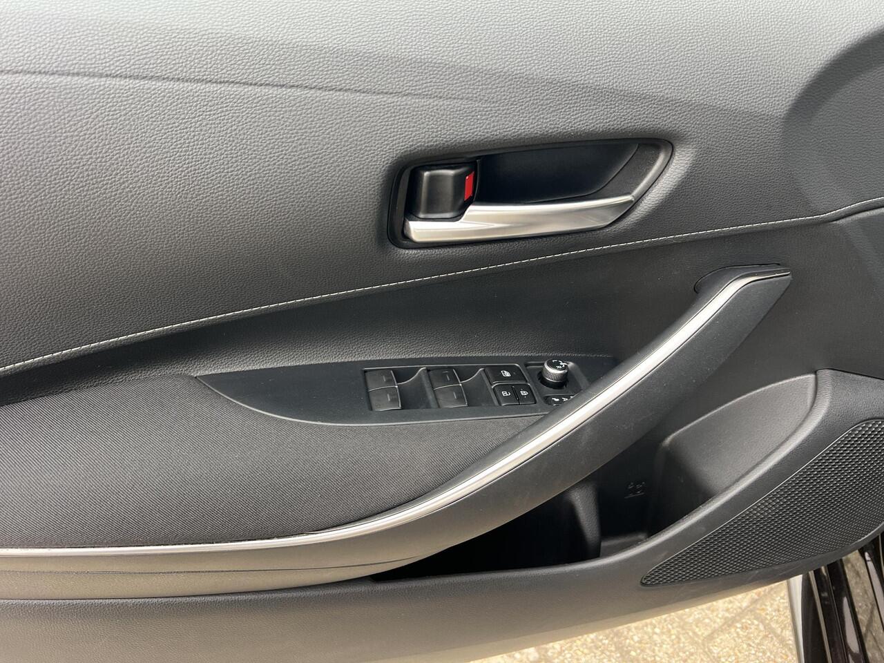 Toyota COROLLA Touring Sports 1.8 Hybrid Trekhaak Business Camera