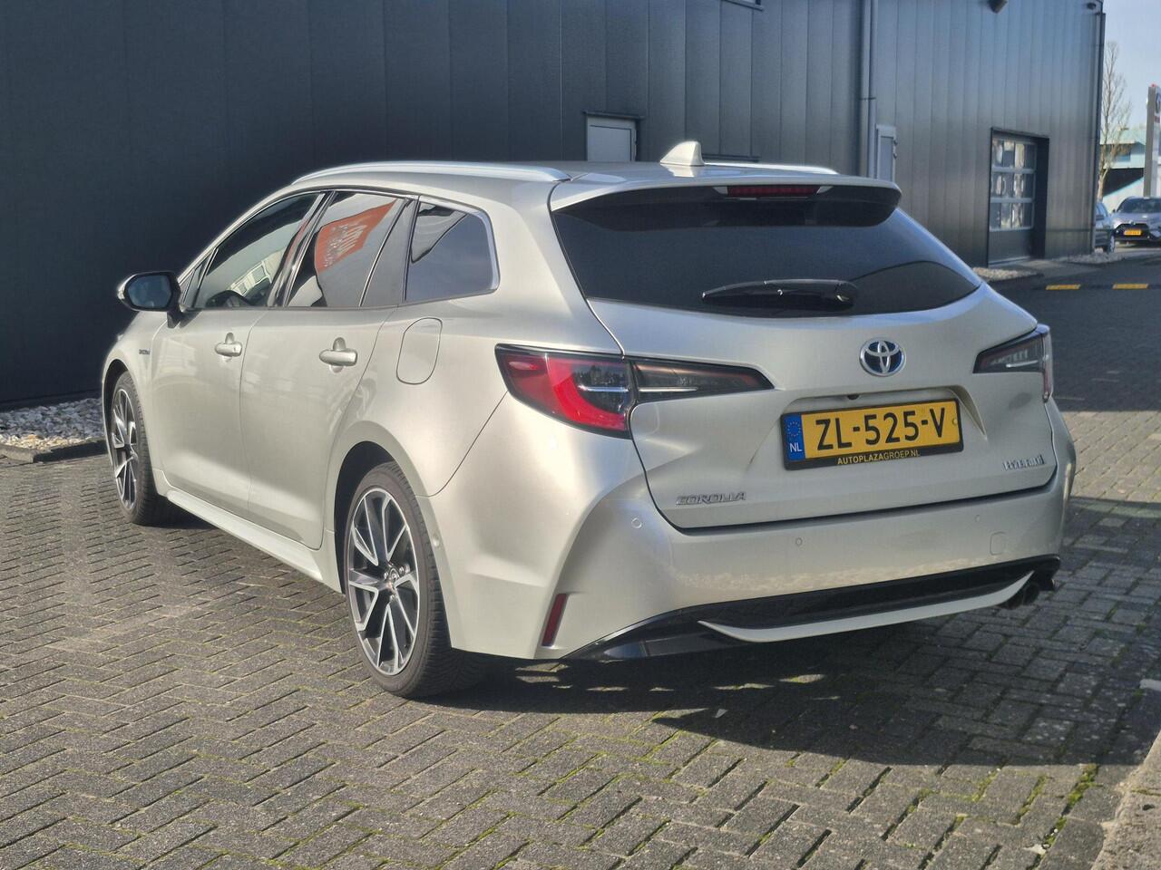 Toyota COROLLA Touring Sports 2.0 Hybrid Business Sport Intro