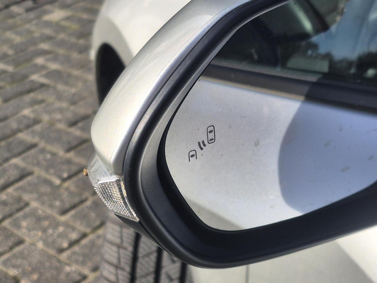 Toyota COROLLA Touring Sports 2.0 Hybrid Business Sport Intro