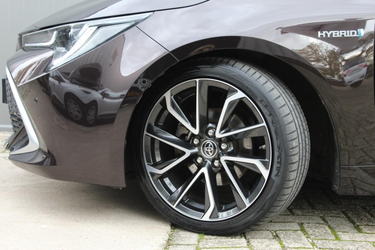 Toyota COROLLA 1.8 Hybrid Executive 5 drs. Panoramisch schuif/kanteldak
