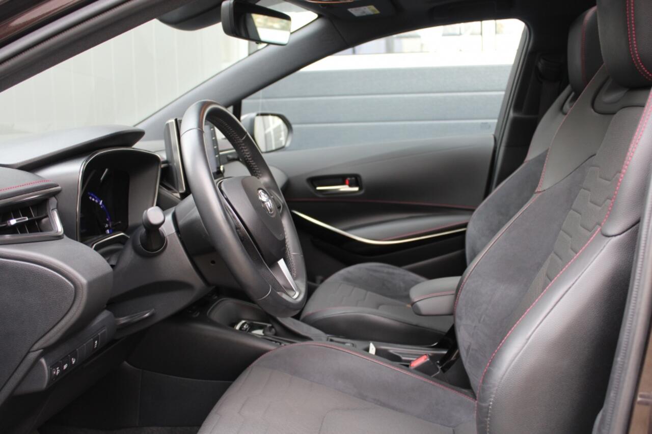 Toyota COROLLA 1.8 Hybrid Executive 5 drs. Panoramisch schuif/kanteldak