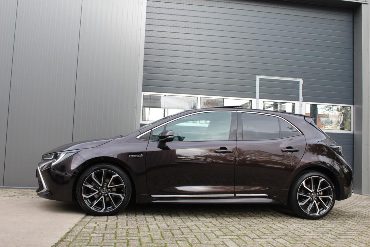 Toyota COROLLA 1.8 Hybrid Executive 5 drs. Panoramisch schuif/kanteldak