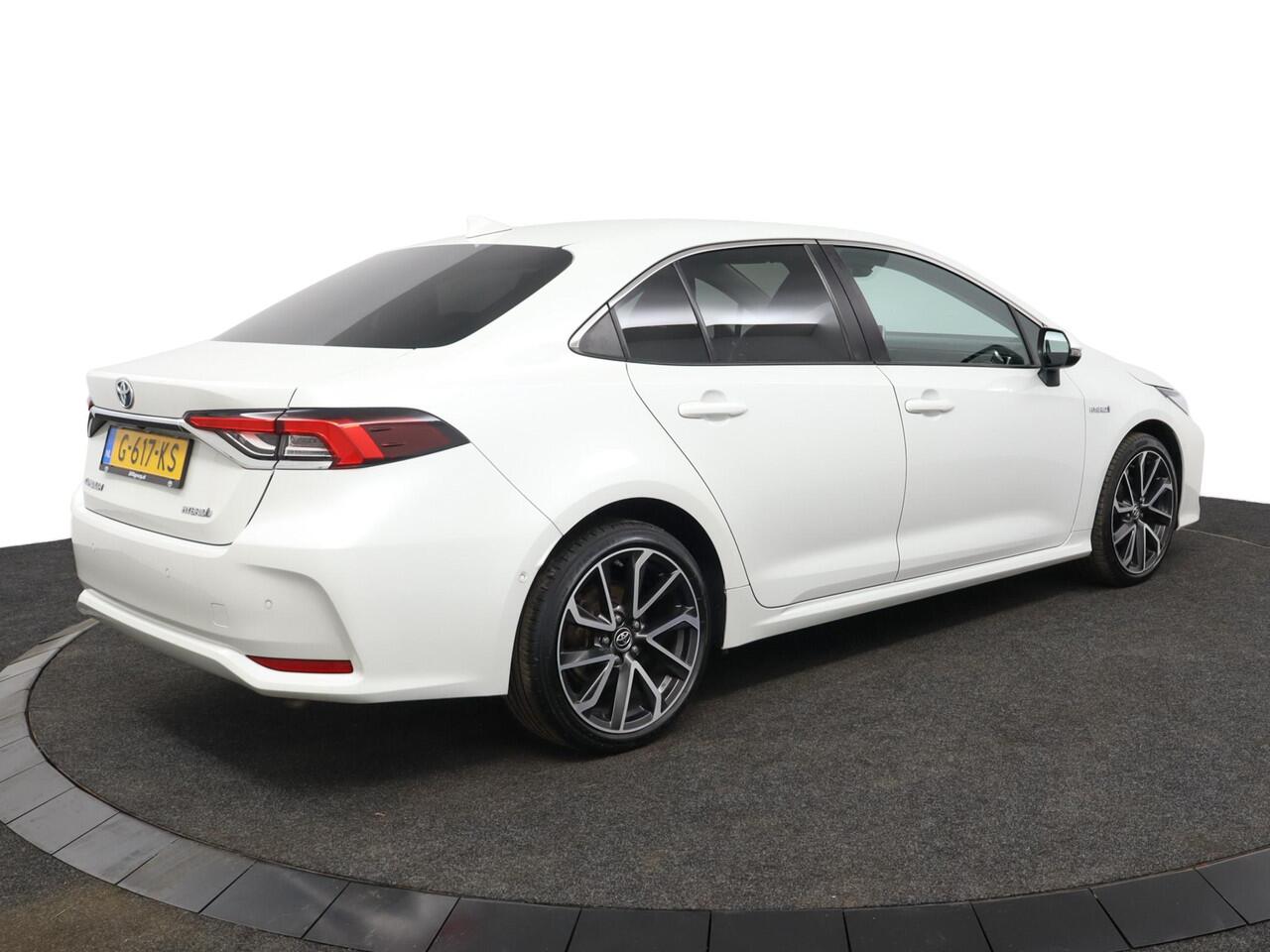 Toyota COROLLA 1.8 Hybrid Executive | Adaptive Cruise Control | Navigatie | Apple Carplay | Android Auto | Parkeersensoren | Head up display | Achteruitrijcamera |