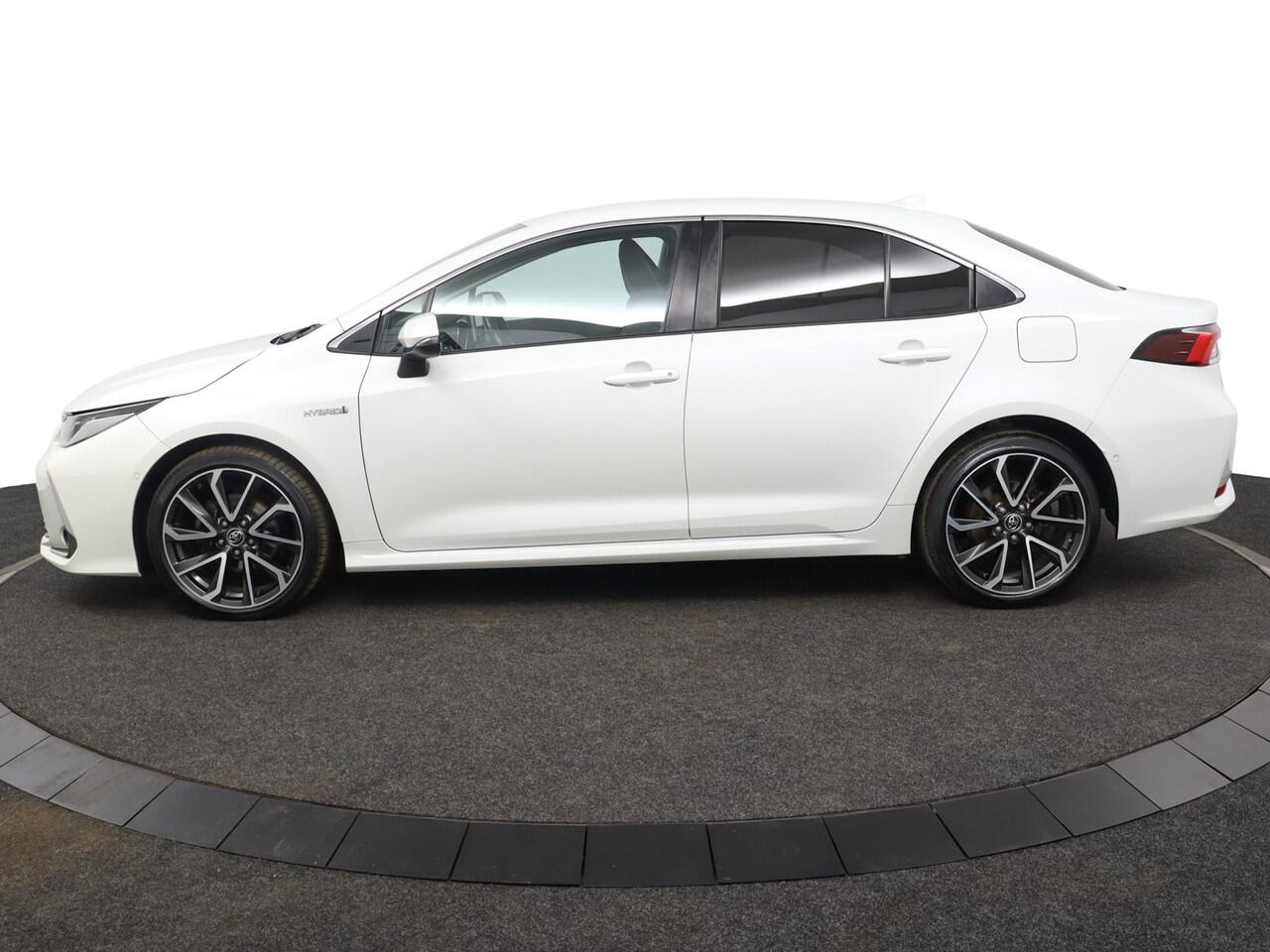 Toyota COROLLA 1.8 Hybrid Executive | Adaptive Cruise Control | Navigatie | Apple Carplay | Android Auto | Parkeersensoren | Head up display | Achteruitrijcamera |
