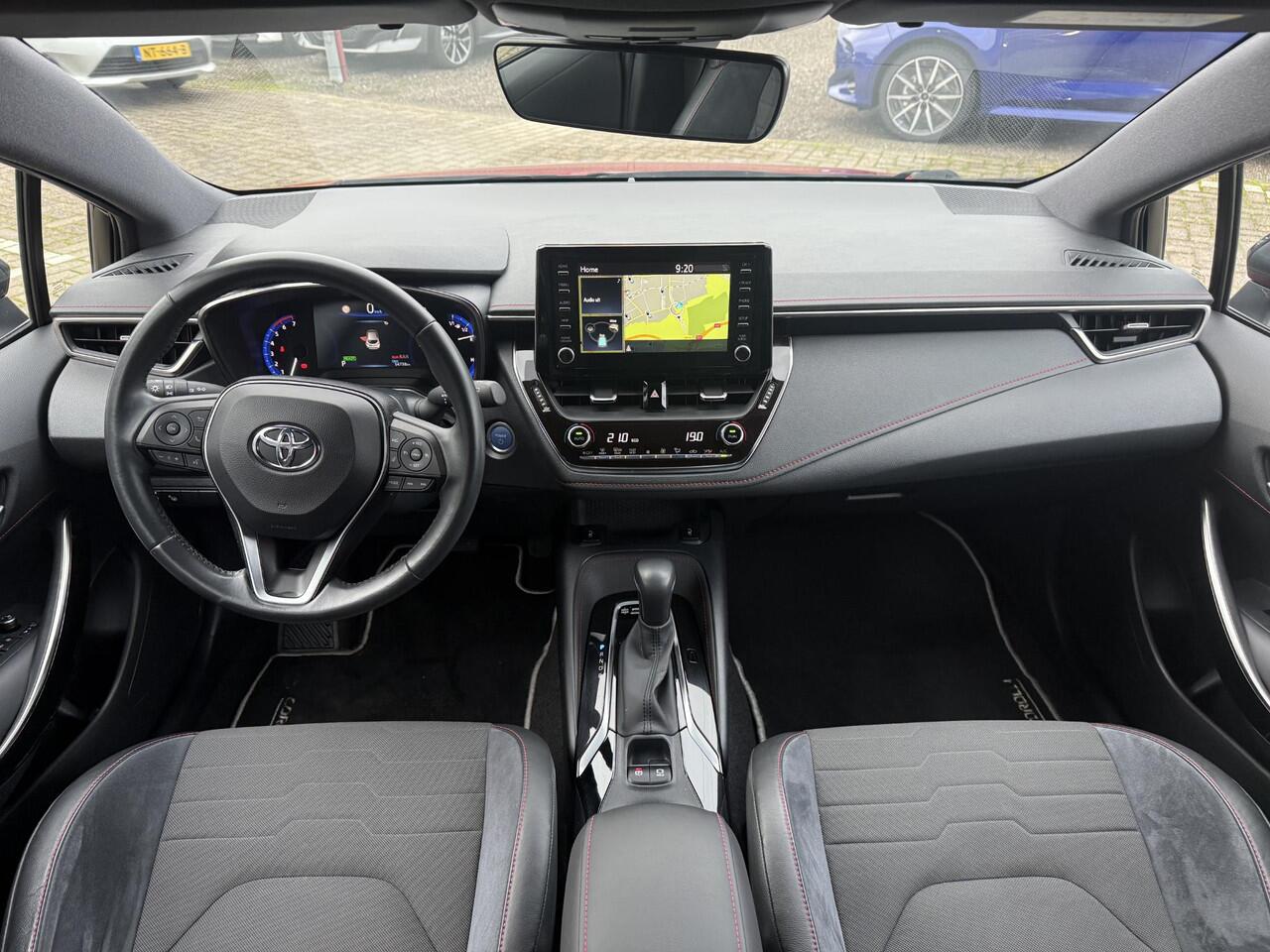 Toyota COROLLA 1.8 Hybrid Executive **NAVIGATIE/ PARKEERSENSOREN/ KEYLESS/ 36 MAANDEN GARANTIE**