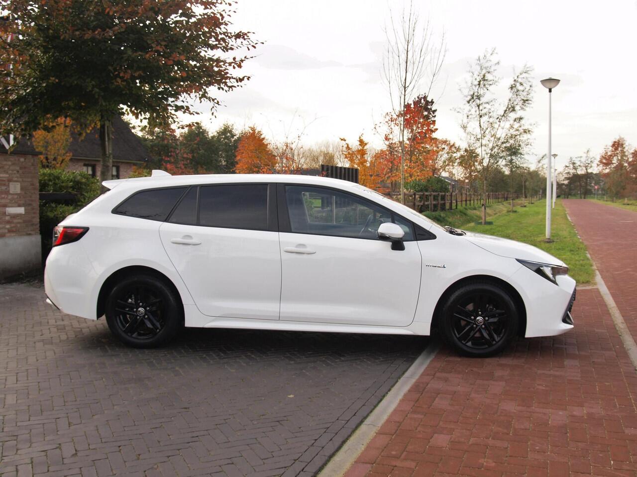 Toyota COROLLA Touring Sports 1.8 Hybrid | Camera | Apple Carplay | Cruise Control | Navi |